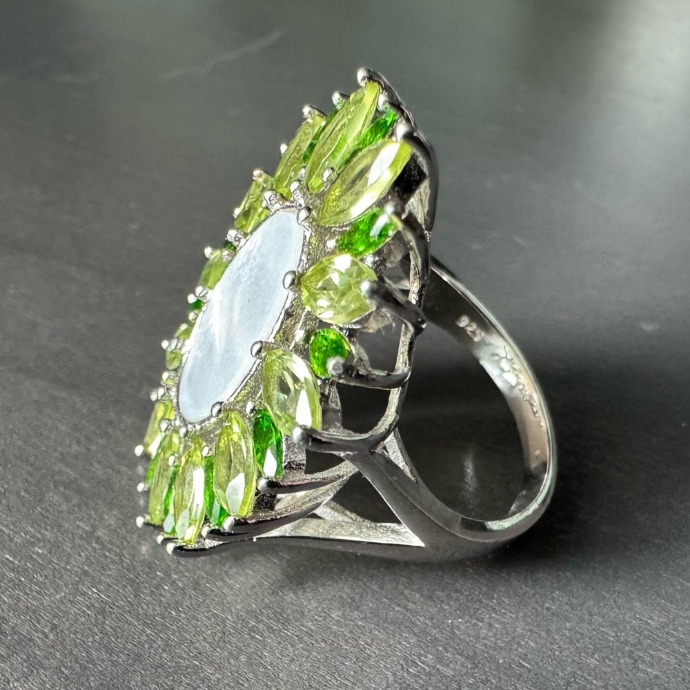 “Sunburst” Mother of Pearl & Peridot Ring - Picture 5 of 8